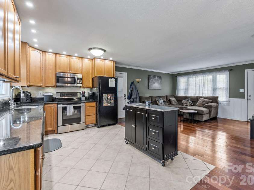 3942 Linwood Road, Gastonia, NC 28052.  MLS# CAR4366197, YatesRealty ID 9576. 