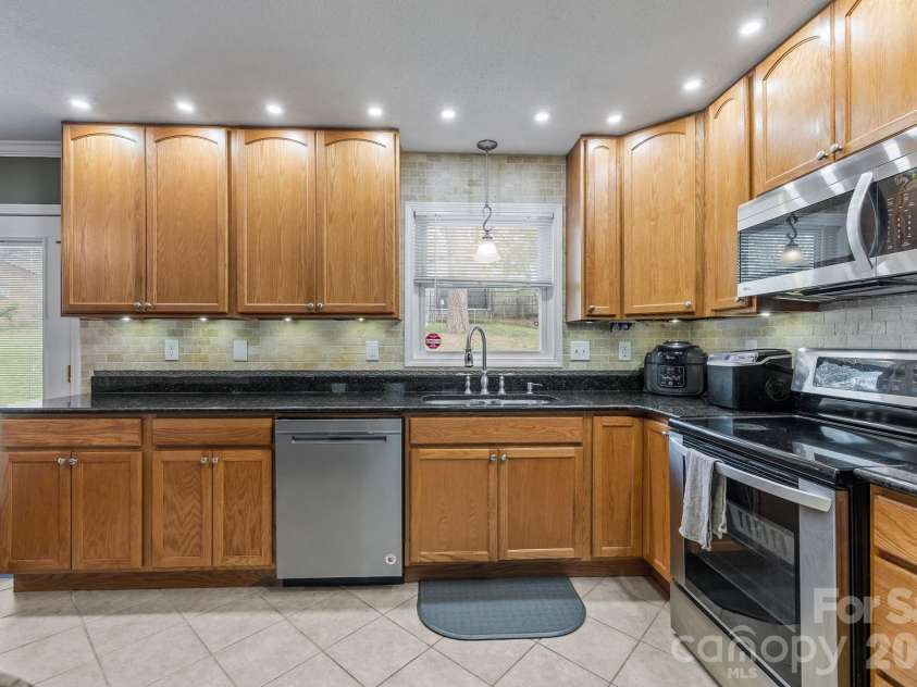 3942 Linwood Road, Gastonia, NC 28052.  MLS# CAR4366197, YatesRealty ID 9576. 