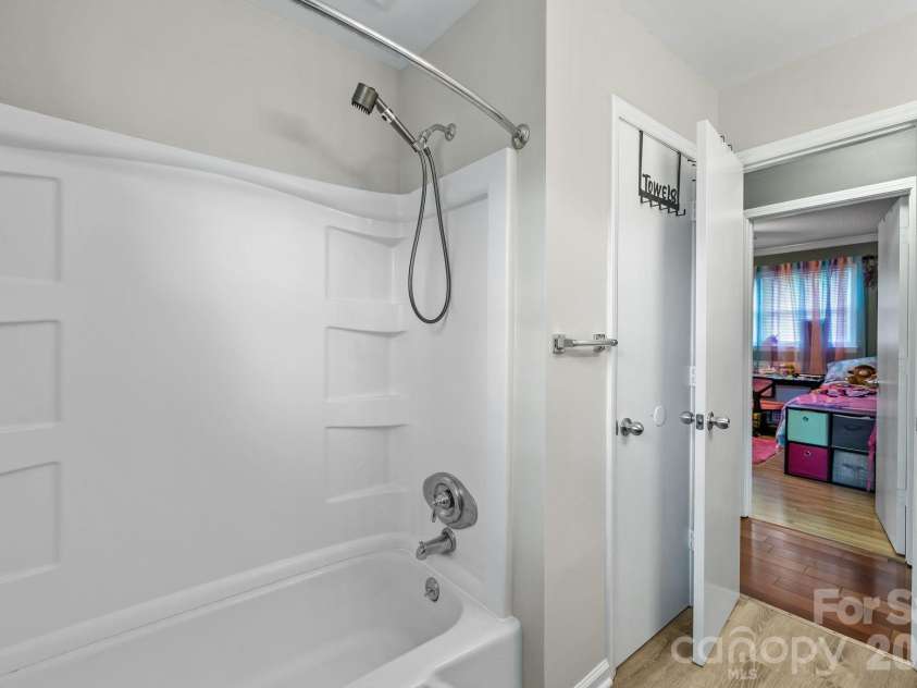 3942 Linwood Road, Gastonia, NC 28052.  MLS# CAR4366197, YatesRealty ID 9576. 