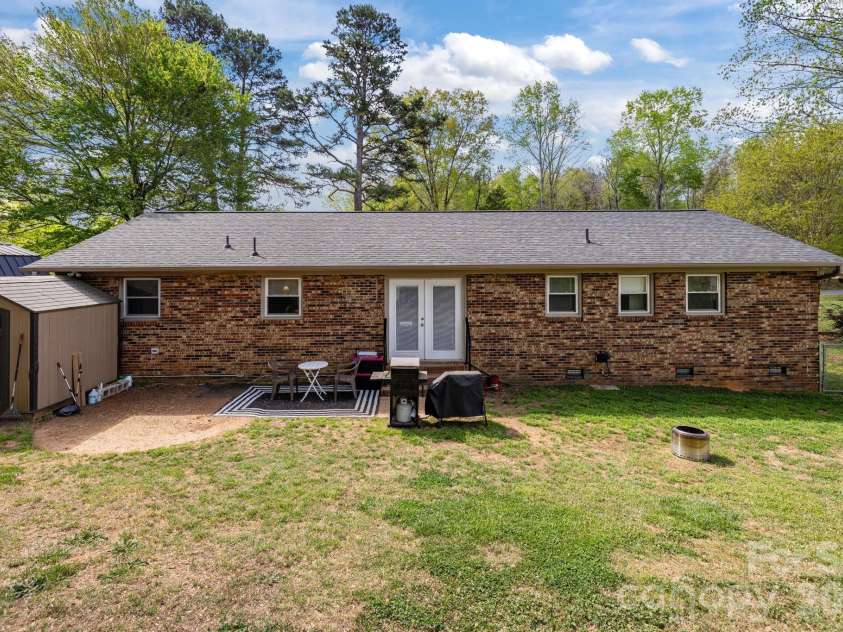 3942 Linwood Road, Gastonia, NC 28052.  MLS# CAR4366197, YatesRealty ID 9576. 