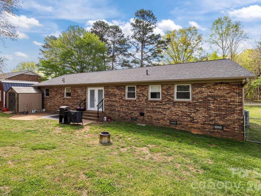 3942 Linwood Road, Gastonia, NC 28052.  MLS# CAR4366197, YatesRealty ID 9576. 
