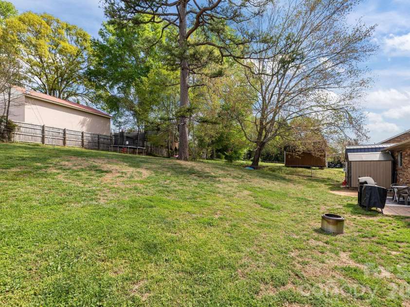 3942 Linwood Road, Gastonia, NC 28052.  MLS# CAR4366197, YatesRealty ID 9576. 