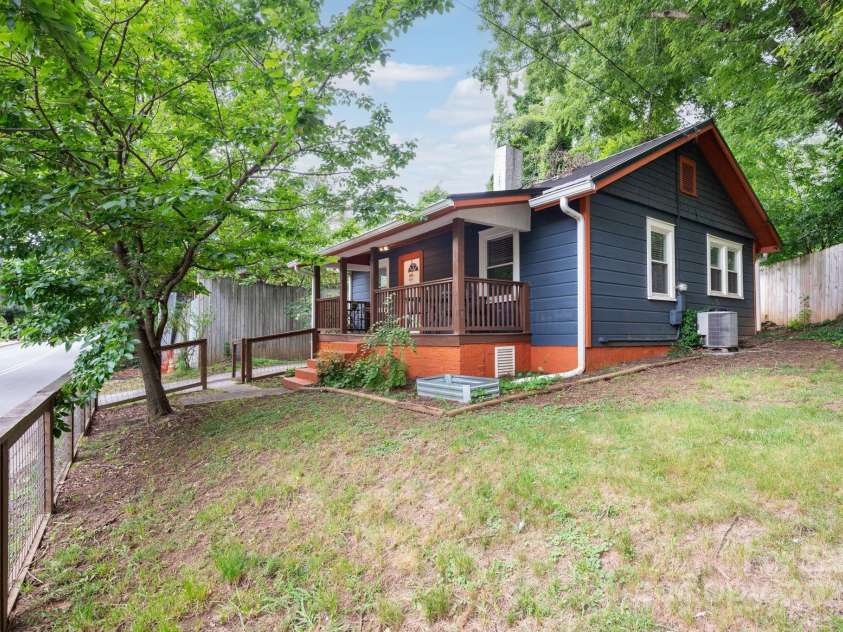140 State Street, Asheville, NC 28806.  MLS# CAR4271947, YatesRealty ID 9577. Adorable 1926 home within walking distance to Carrier Park.