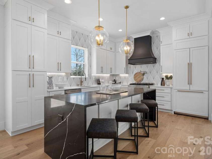 100 Brackenbury Lane, Charlotte, NC 28270.  MLS# CAR4352384, YatesRealty ID 9578. Kitchen.