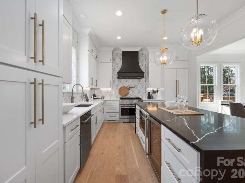 100 Brackenbury Lane, Charlotte, NC 28270.  MLS# CAR4352384, YatesRealty ID 9578. Kitchen.