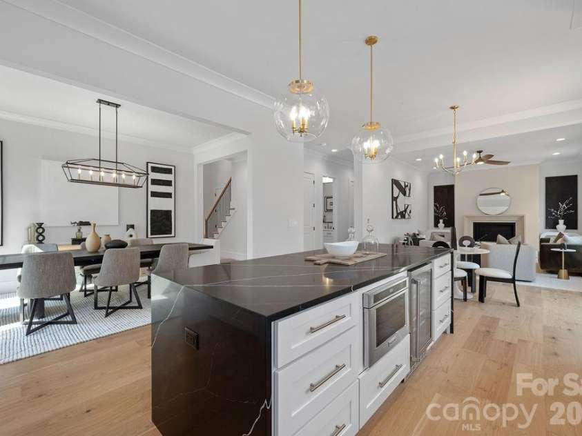 100 Brackenbury Lane, Charlotte, NC 28270.  MLS# CAR4352384, YatesRealty ID 9578. Kitchen.