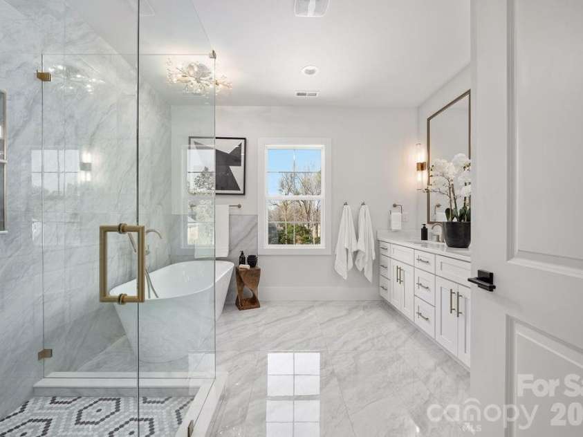 100 Brackenbury Lane, Charlotte, NC 28270.  MLS# CAR4352384, YatesRealty ID 9578. Primary bath.