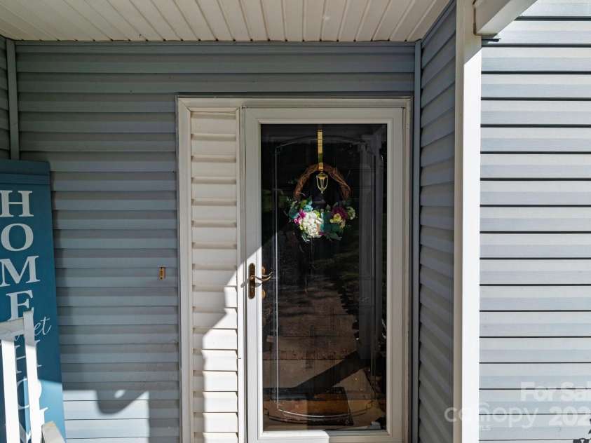909 Jordans Pond Lane, Charlotte, NC 28214.  MLS# CAR4246378, YatesRealty ID 9578. 