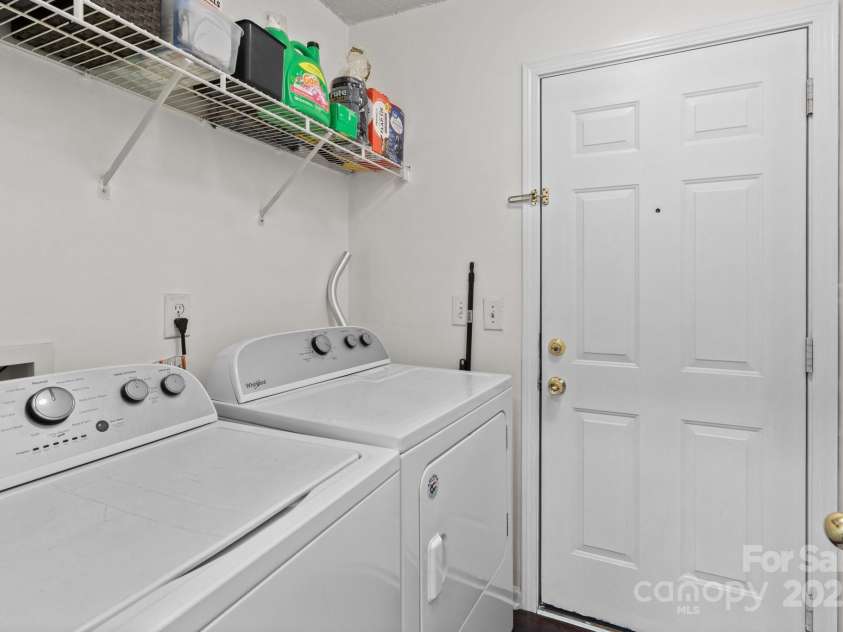 909 Jordans Pond Lane, Charlotte, NC 28214.  MLS# CAR4246378, YatesRealty ID 9578. 