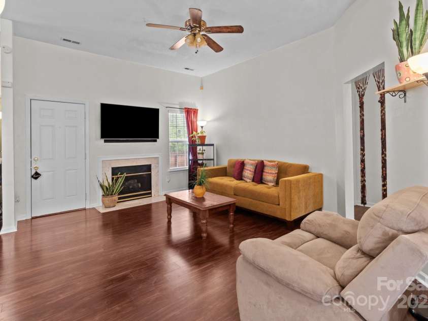 909 Jordans Pond Lane, Charlotte, NC 28214.  MLS# CAR4246378, YatesRealty ID 9578. 