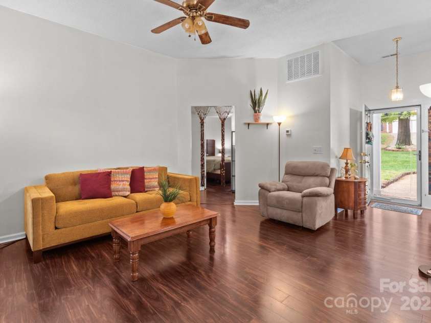 909 Jordans Pond Lane, Charlotte, NC 28214.  MLS# CAR4246378, YatesRealty ID 9578. 