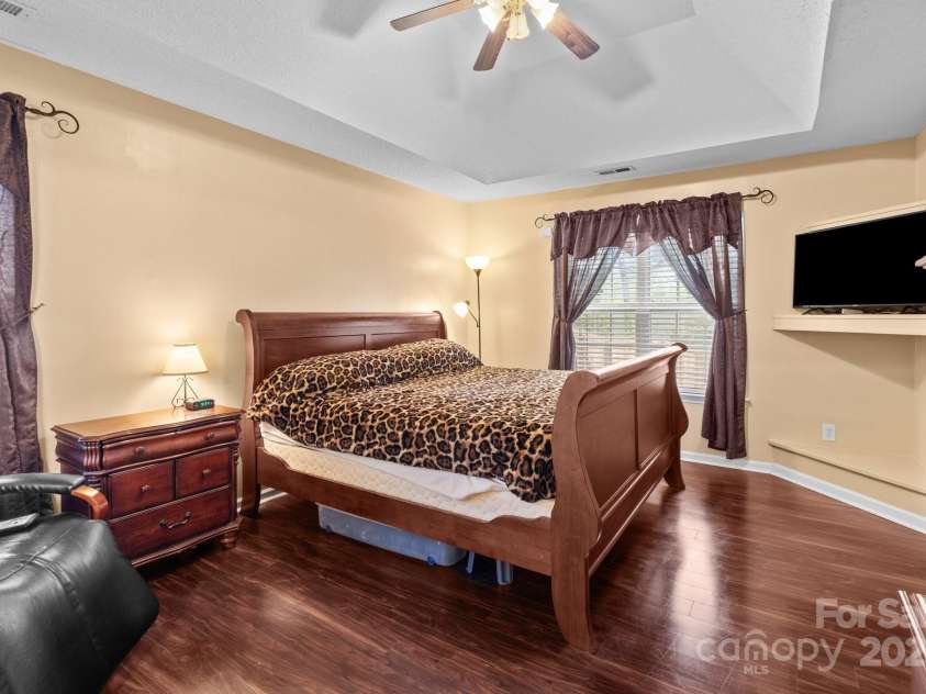 909 Jordans Pond Lane, Charlotte, NC 28214.  MLS# CAR4246378, YatesRealty ID 9578. 