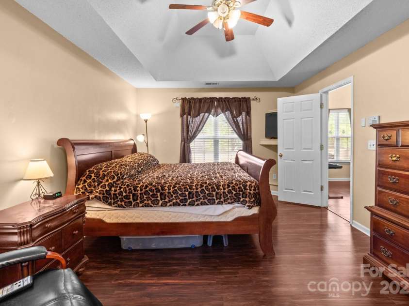 909 Jordans Pond Lane, Charlotte, NC 28214.  MLS# CAR4246378, YatesRealty ID 9578. 