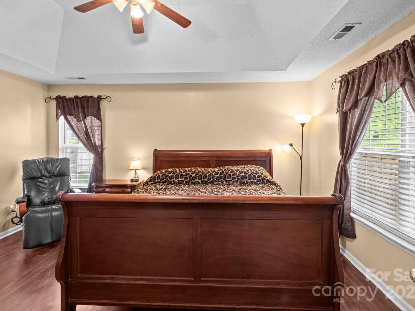909 Jordans Pond Lane, Charlotte, NC 28214.  MLS# CAR4246378, YatesRealty ID 9578. 