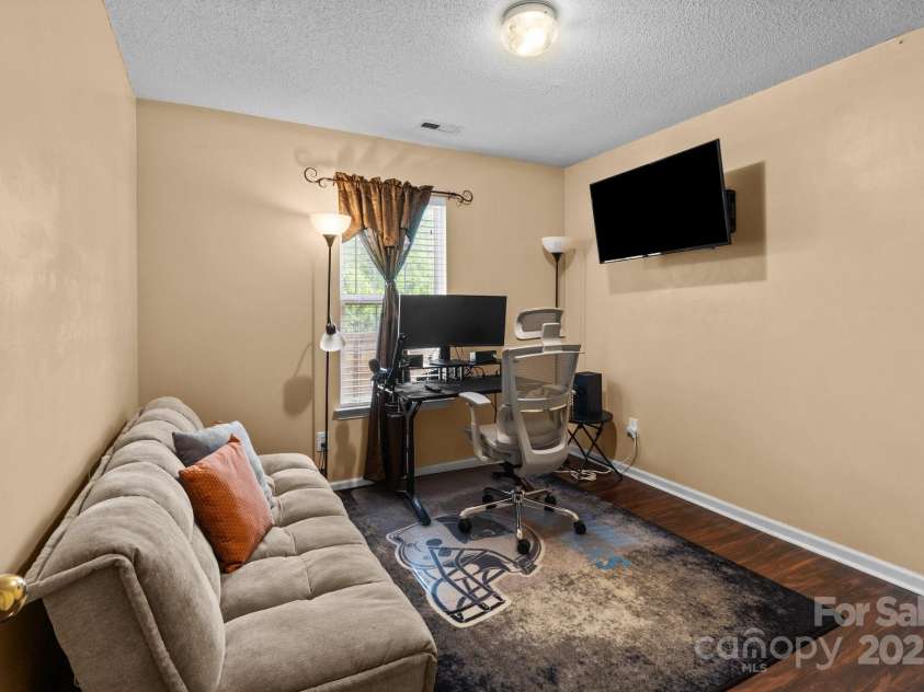 909 Jordans Pond Lane, Charlotte, NC 28214.  MLS# CAR4246378, YatesRealty ID 9578. 