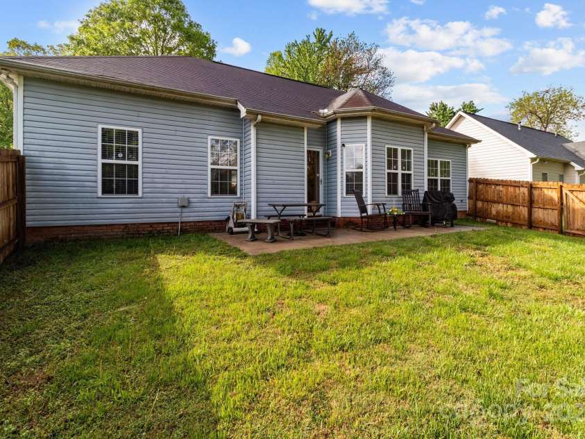 909 Jordans Pond Lane, Charlotte, NC 28214.  MLS# CAR4246378, YatesRealty ID 9578. 