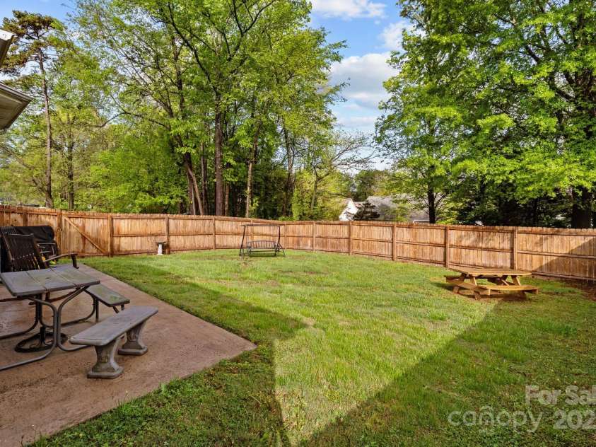 909 Jordans Pond Lane, Charlotte, NC 28214.  MLS# CAR4246378, YatesRealty ID 9578. 