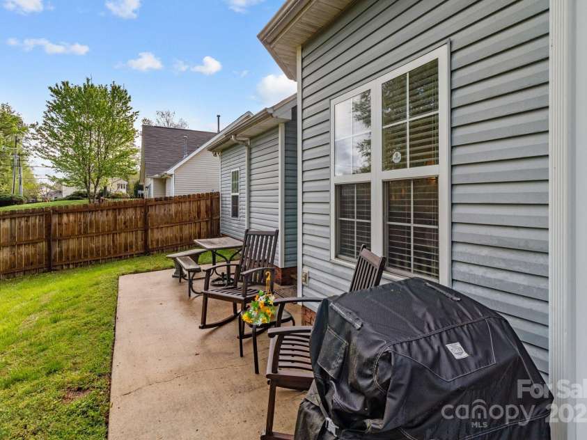 909 Jordans Pond Lane, Charlotte, NC 28214.  MLS# CAR4246378, YatesRealty ID 9578. 