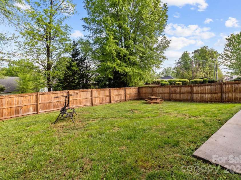 909 Jordans Pond Lane, Charlotte, NC 28214.  MLS# CAR4246378, YatesRealty ID 9578. 