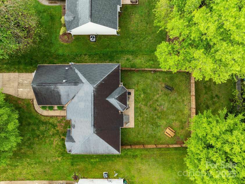 909 Jordans Pond Lane, Charlotte, NC 28214.  MLS# CAR4246378, YatesRealty ID 9578. 