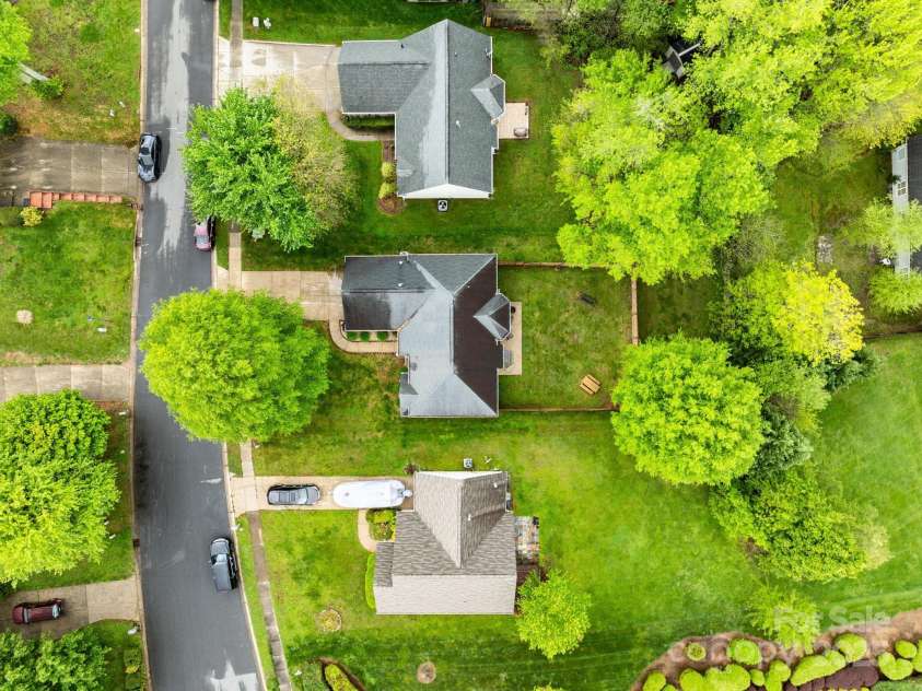 909 Jordans Pond Lane, Charlotte, NC 28214.  MLS# CAR4246378, YatesRealty ID 9578. 