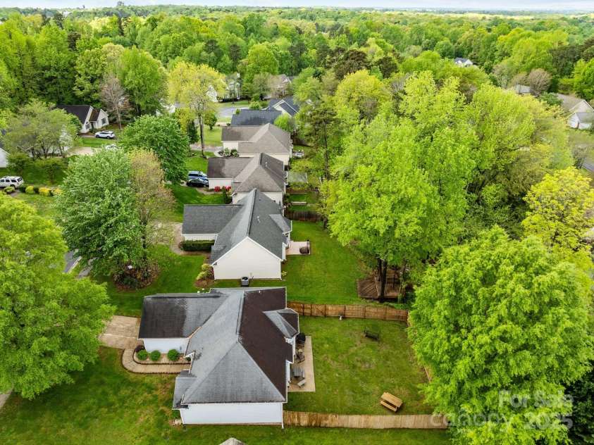 909 Jordans Pond Lane, Charlotte, NC 28214.  MLS# CAR4246378, YatesRealty ID 9578. 