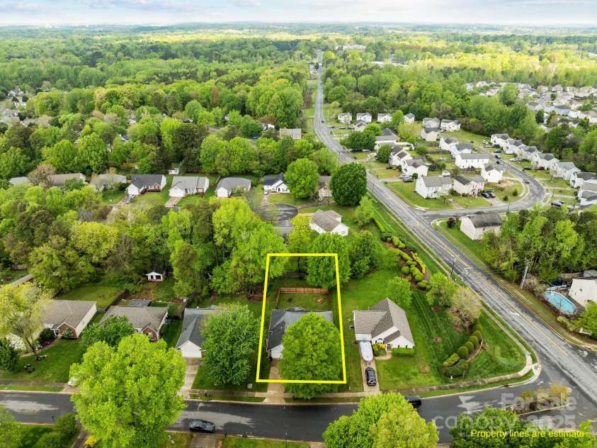 909 Jordans Pond Lane, Charlotte, NC 28214.  MLS# CAR4246378, YatesRealty ID 9578. 