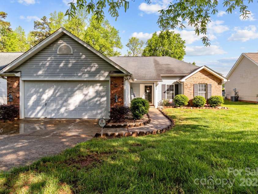909 Jordans Pond Lane, Charlotte, NC 28214.  MLS# CAR4246378, YatesRealty ID 9578. 