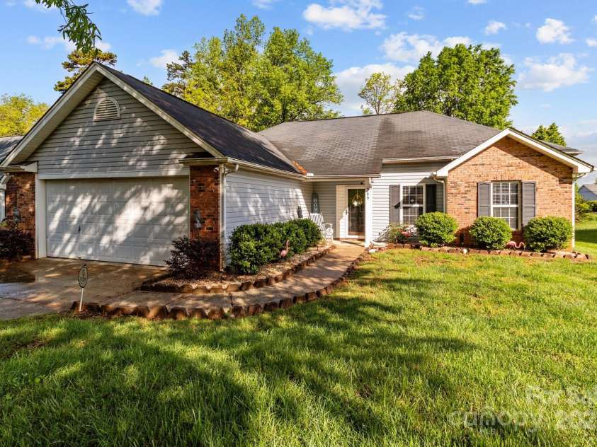 909 Jordans Pond Lane, Charlotte, NC 28214.  MLS# CAR4246378, YatesRealty ID 9578. 