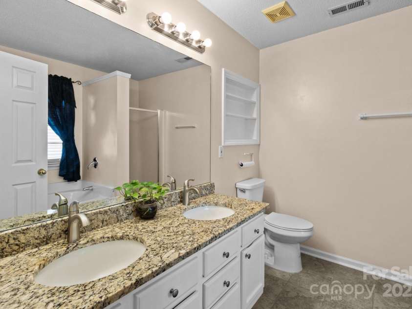 909 Jordans Pond Lane, Charlotte, NC 28214.  MLS# CAR4246378, YatesRealty ID 9578. 
