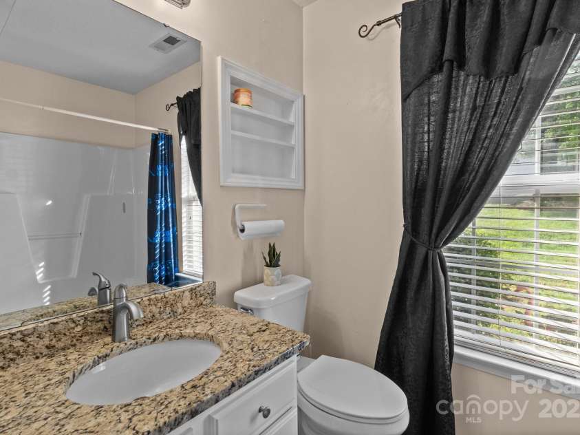 909 Jordans Pond Lane, Charlotte, NC 28214.  MLS# CAR4246378, YatesRealty ID 9578. 