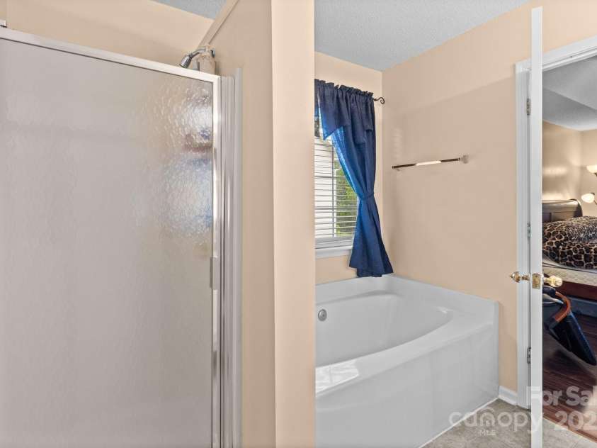 909 Jordans Pond Lane, Charlotte, NC 28214.  MLS# CAR4246378, YatesRealty ID 9578. 