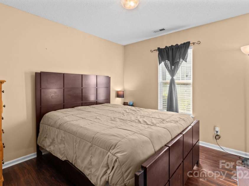 909 Jordans Pond Lane, Charlotte, NC 28214.  MLS# CAR4246378, YatesRealty ID 9578. 