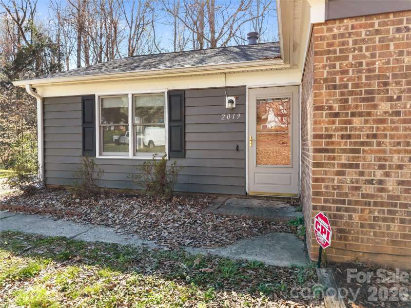 2019 Teddington Drive, Charlotte, NC 28214.  MLS# CAR4355167, YatesRealty ID 9579. 