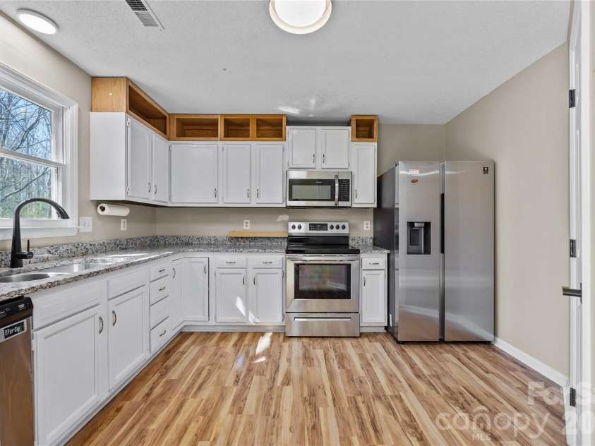 2019 Teddington Drive, Charlotte, NC 28214.  MLS# CAR4355167, YatesRealty ID 9579. 