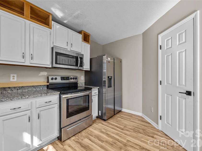 2019 Teddington Drive, Charlotte, NC 28214.  MLS# CAR4355167, YatesRealty ID 9579. 