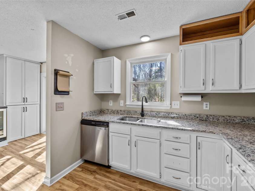 2019 Teddington Drive, Charlotte, NC 28214.  MLS# CAR4355167, YatesRealty ID 9579. 