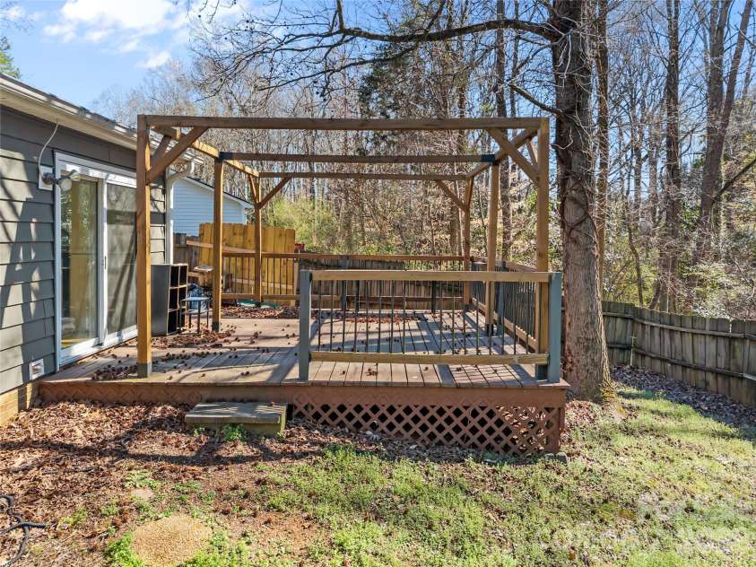 2019 Teddington Drive, Charlotte, NC 28214.  MLS# CAR4355167, YatesRealty ID 9579. 