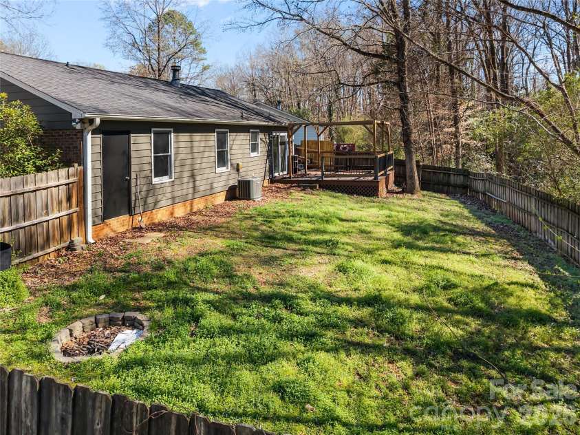 2019 Teddington Drive, Charlotte, NC 28214.  MLS# CAR4355167, YatesRealty ID 9579. 