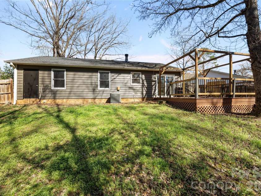 2019 Teddington Drive, Charlotte, NC 28214.  MLS# CAR4355167, YatesRealty ID 9579. 