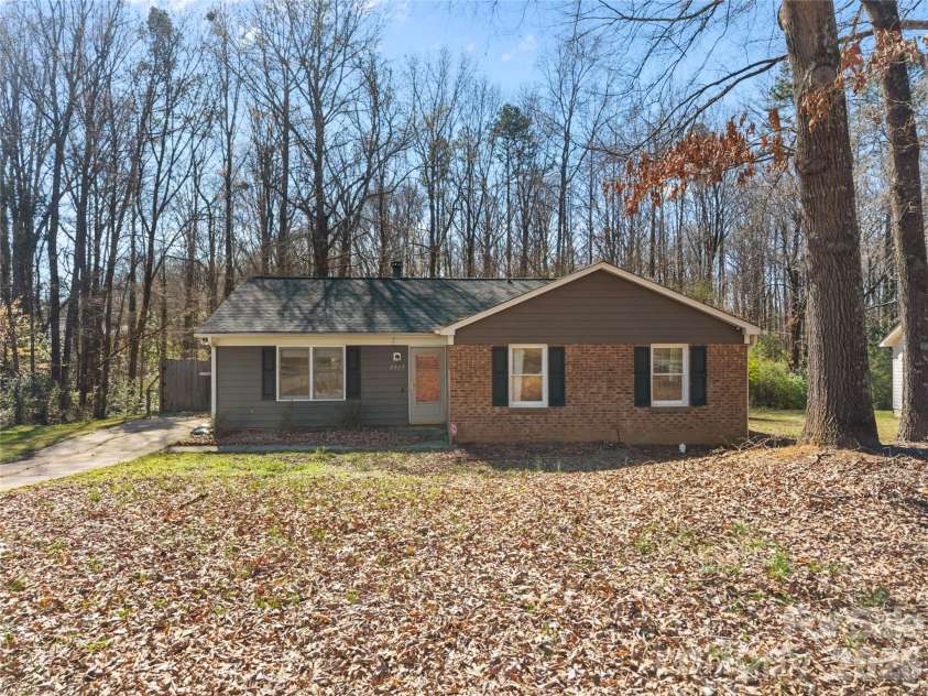 2019 Teddington Drive, Charlotte, NC 28214.  MLS# CAR4355167, YatesRealty ID 9579. 