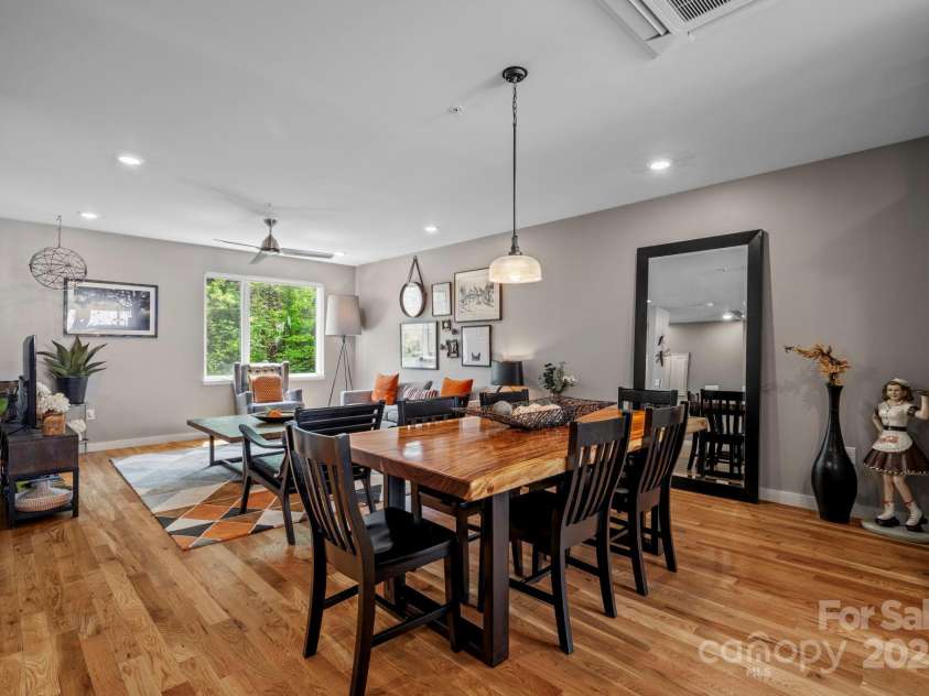 245 Short Coxe Avenue, Asheville, NC 28801.  MLS# CAR4252123, YatesRealty ID 9579. 