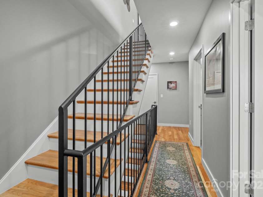 245 Short Coxe Avenue, Asheville, NC 28801.  MLS# CAR4252123, YatesRealty ID 9579. 
