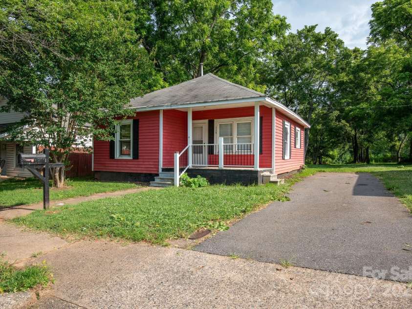 109 Fulton Street, Kings Mountain, NC 28086.  MLS# CAR4289026, YatesRealty ID 958. 114 Walker St