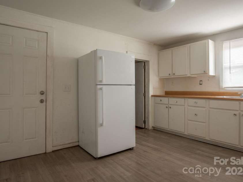 109 Fulton Street, Kings Mountain, NC 28086.  MLS# CAR4289026, YatesRealty ID 958. Kitchen - Walker St