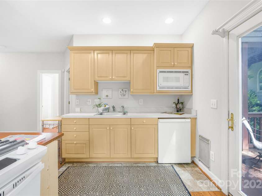 11 Shipmaster Court, Clover, SC 29710.  MLS# CAR4141832, YatesRealty ID 958. Lower level kitchen