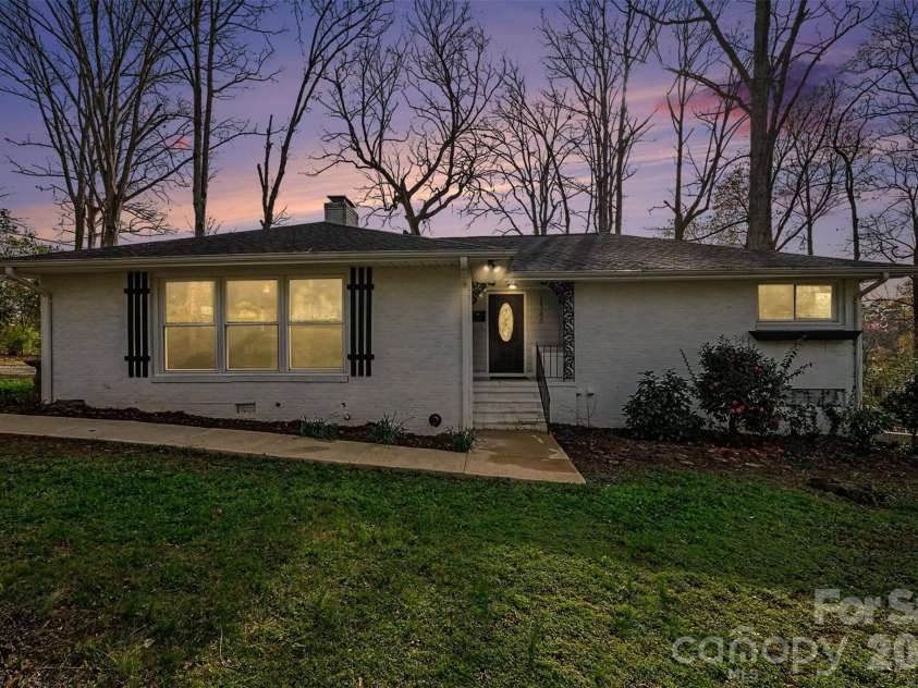 1548 Westbrook Circle, Gastonia, NC 28052.  MLS# CAR4358930, YatesRealty ID 9580. 