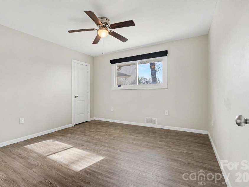 1548 Westbrook Circle, Gastonia, NC 28052.  MLS# CAR4358930, YatesRealty ID 9580. 
