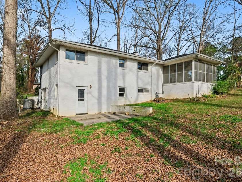 1548 Westbrook Circle, Gastonia, NC 28052.  MLS# CAR4358930, YatesRealty ID 9580. 
