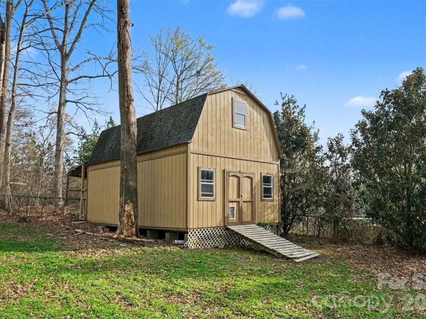 1548 Westbrook Circle, Gastonia, NC 28052.  MLS# CAR4358930, YatesRealty ID 9580. 